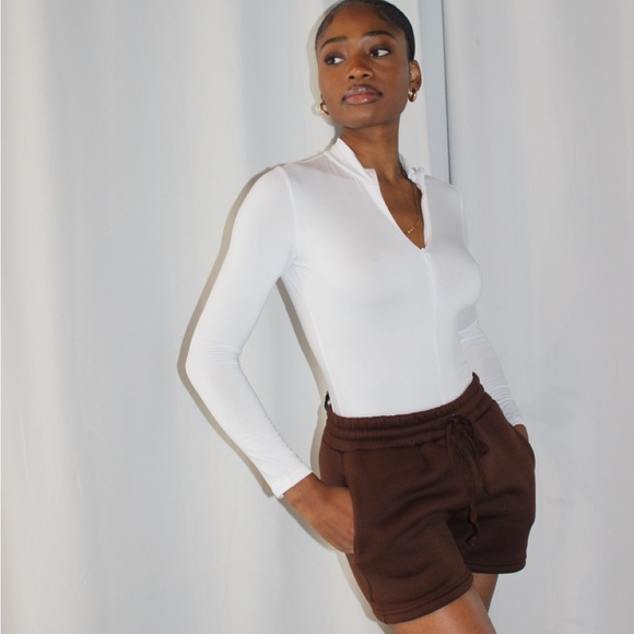 MORENA Drawstring Shorts Set - Picture 2 of 2